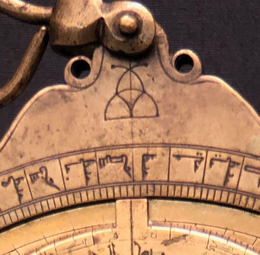 Close up showing the diagram engraved on the throne